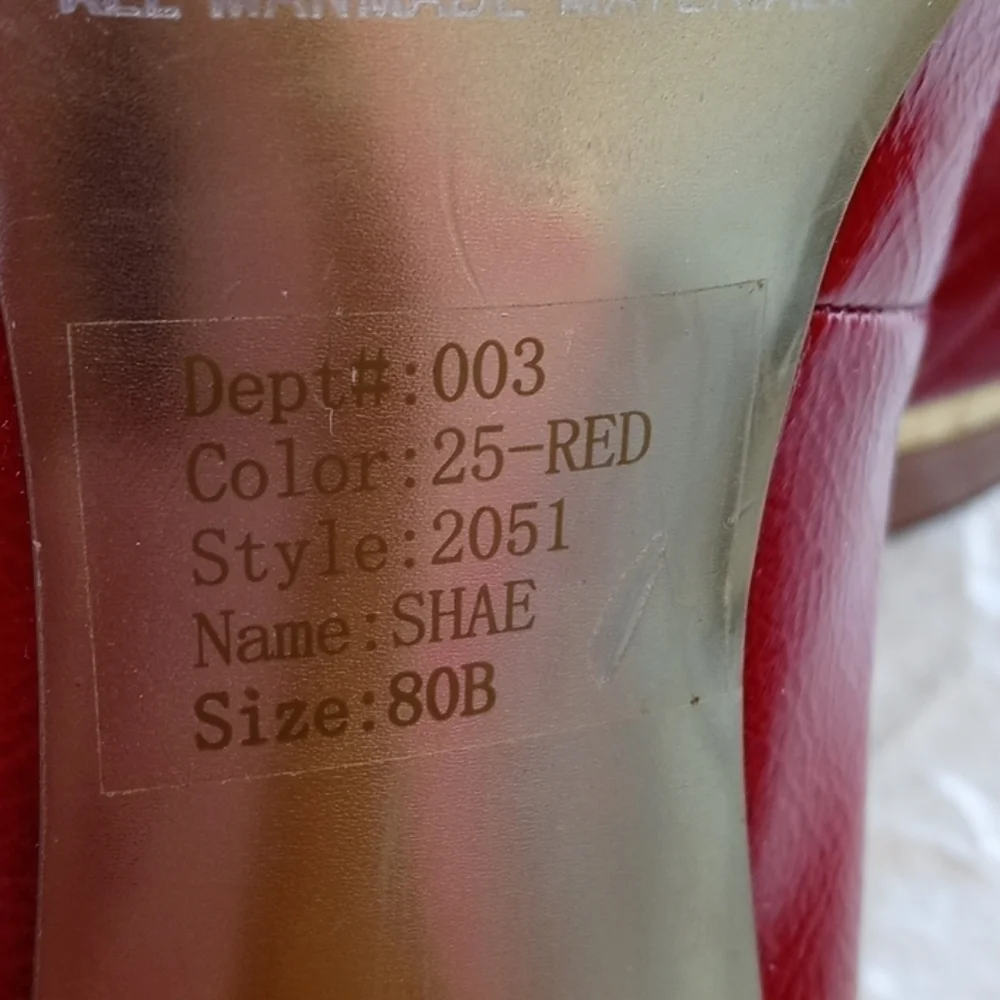 Baker's Shae platform shoes size 8 red